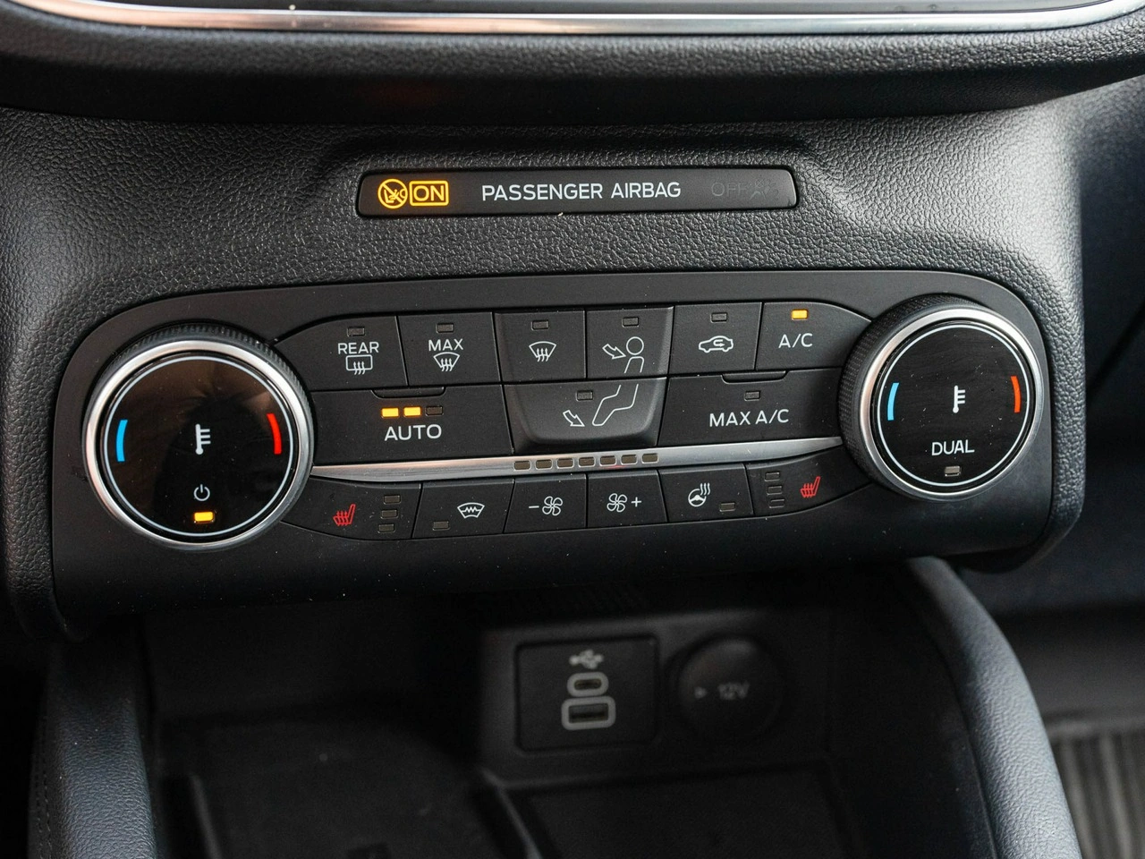Ford Kuga - Zdjęcie 15