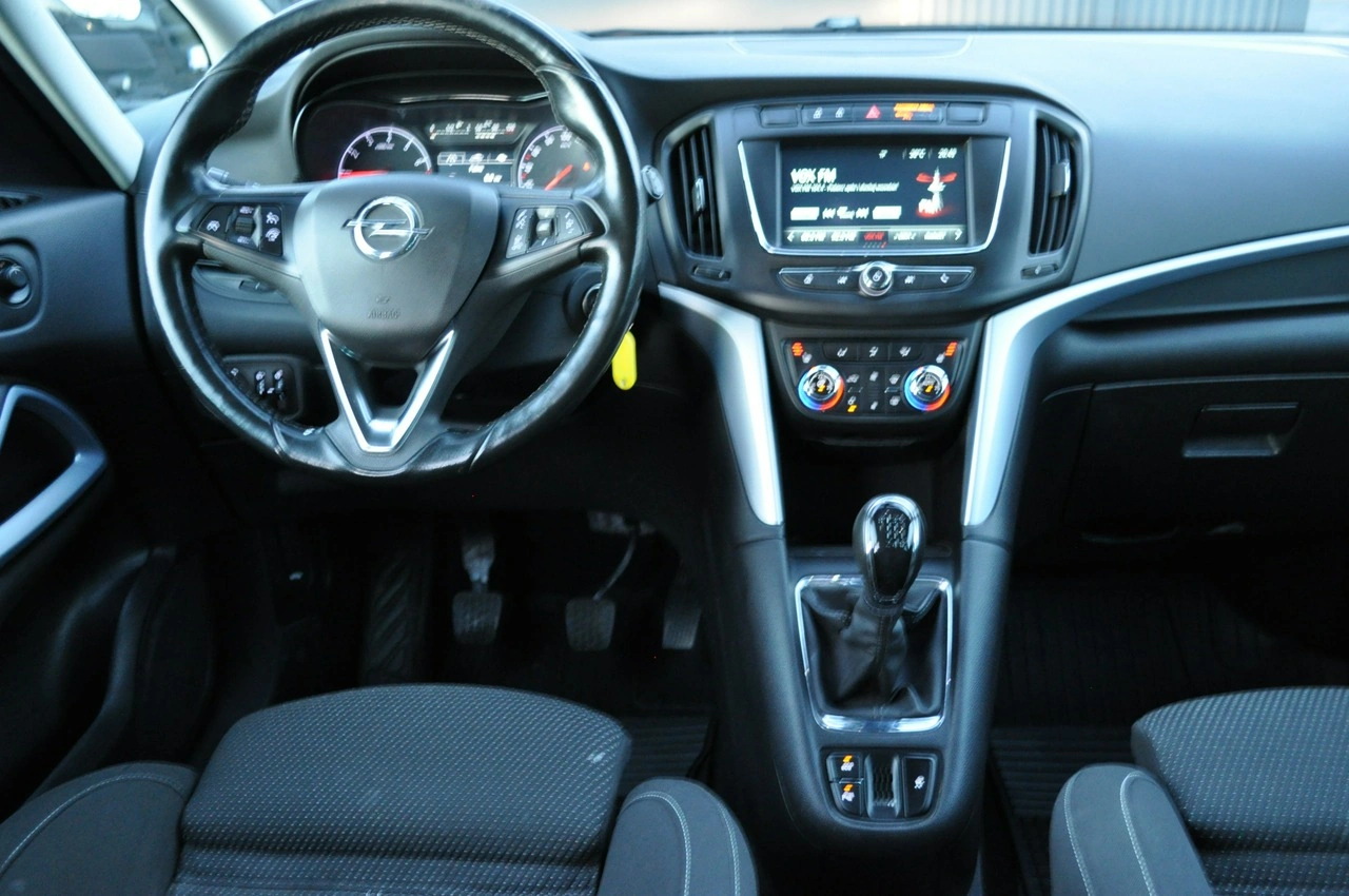 Opel Zafira - Zdjęcie 17