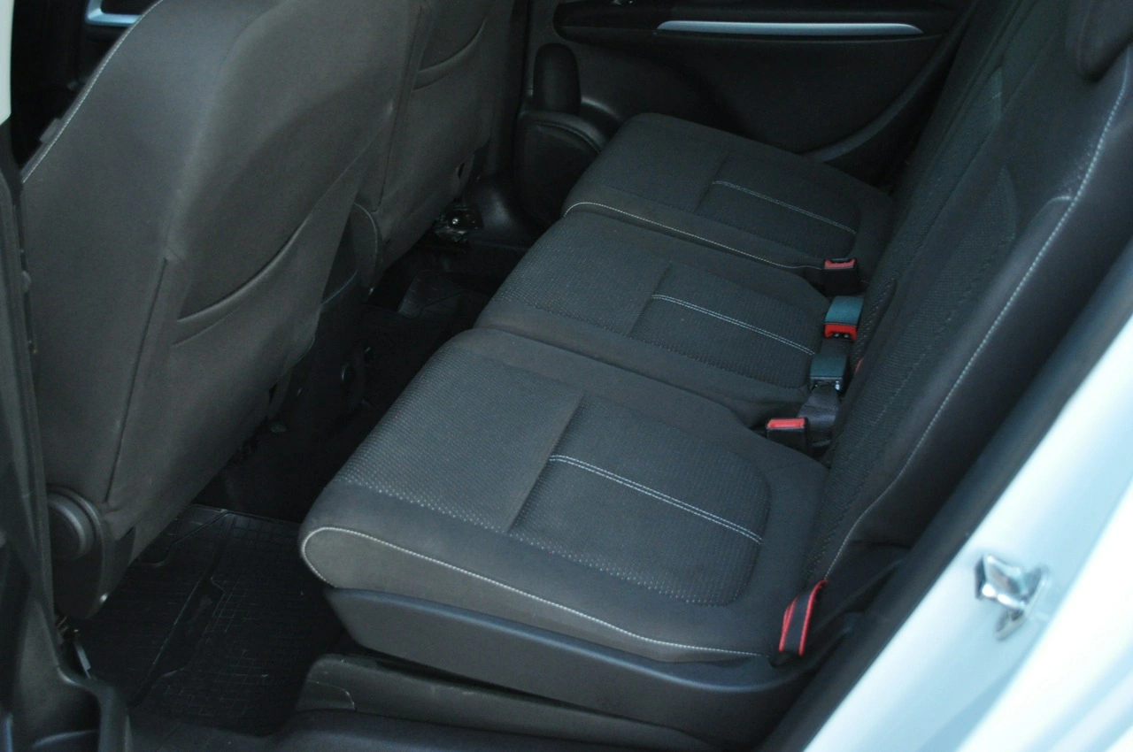 Opel Zafira - Zdjęcie 21