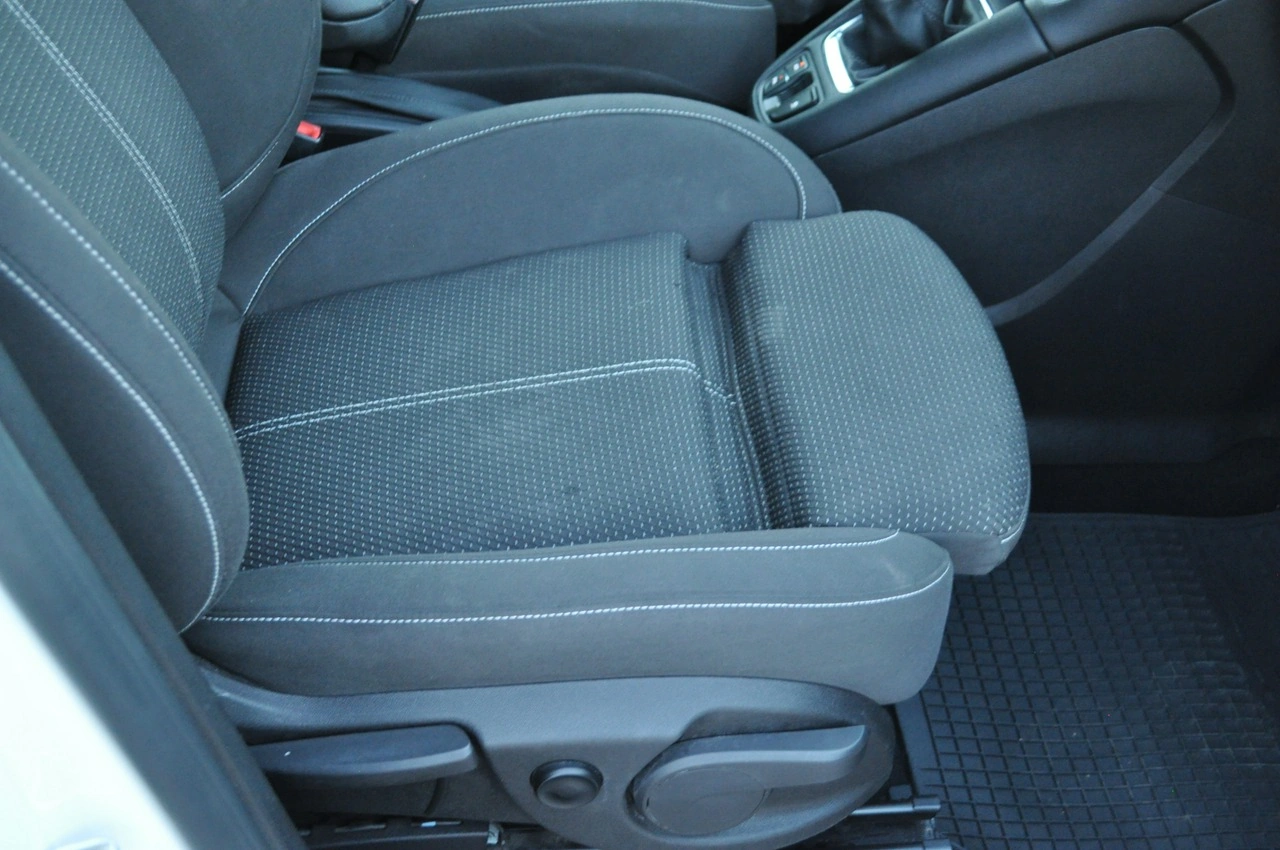 Opel Zafira - Zdjęcie 24
