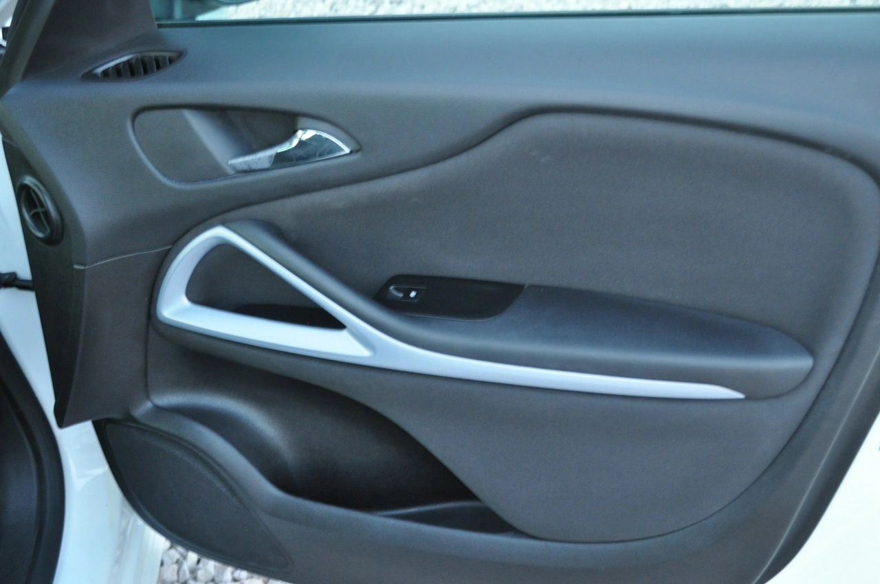 Opel Zafira - Zdjęcie 25