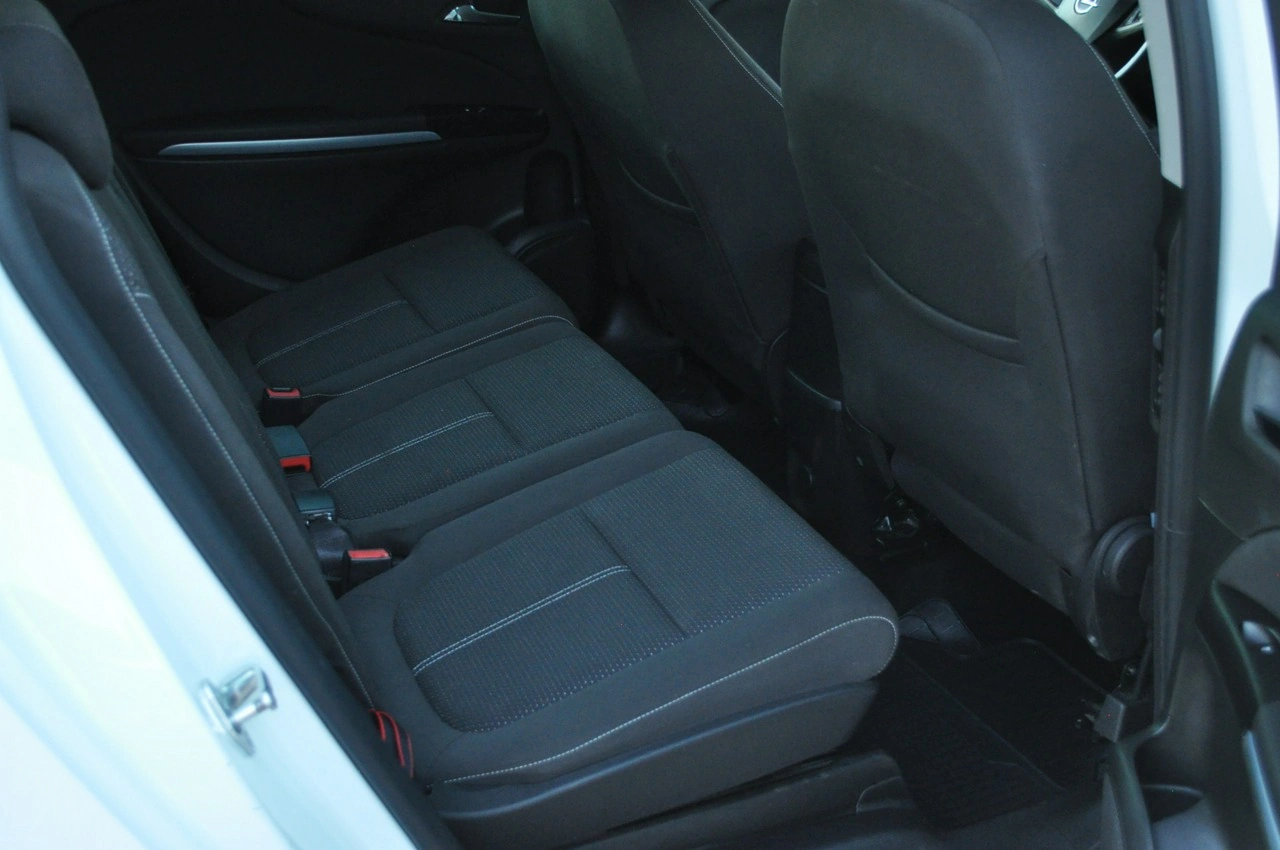 Opel Zafira - Zdjęcie 26