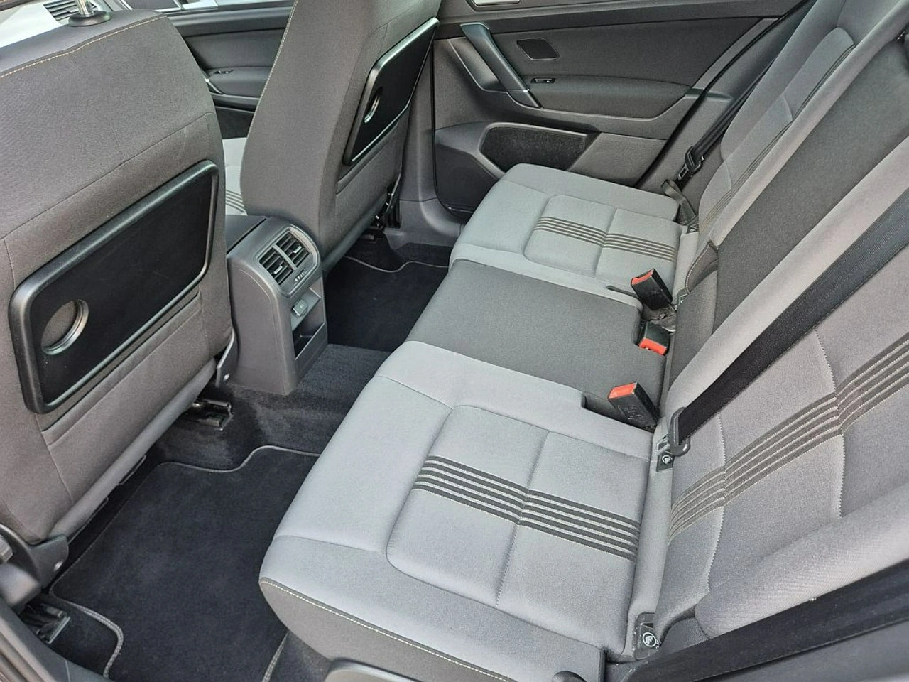 Volkswagen Golf Sportsvan - Zdjęcie 18