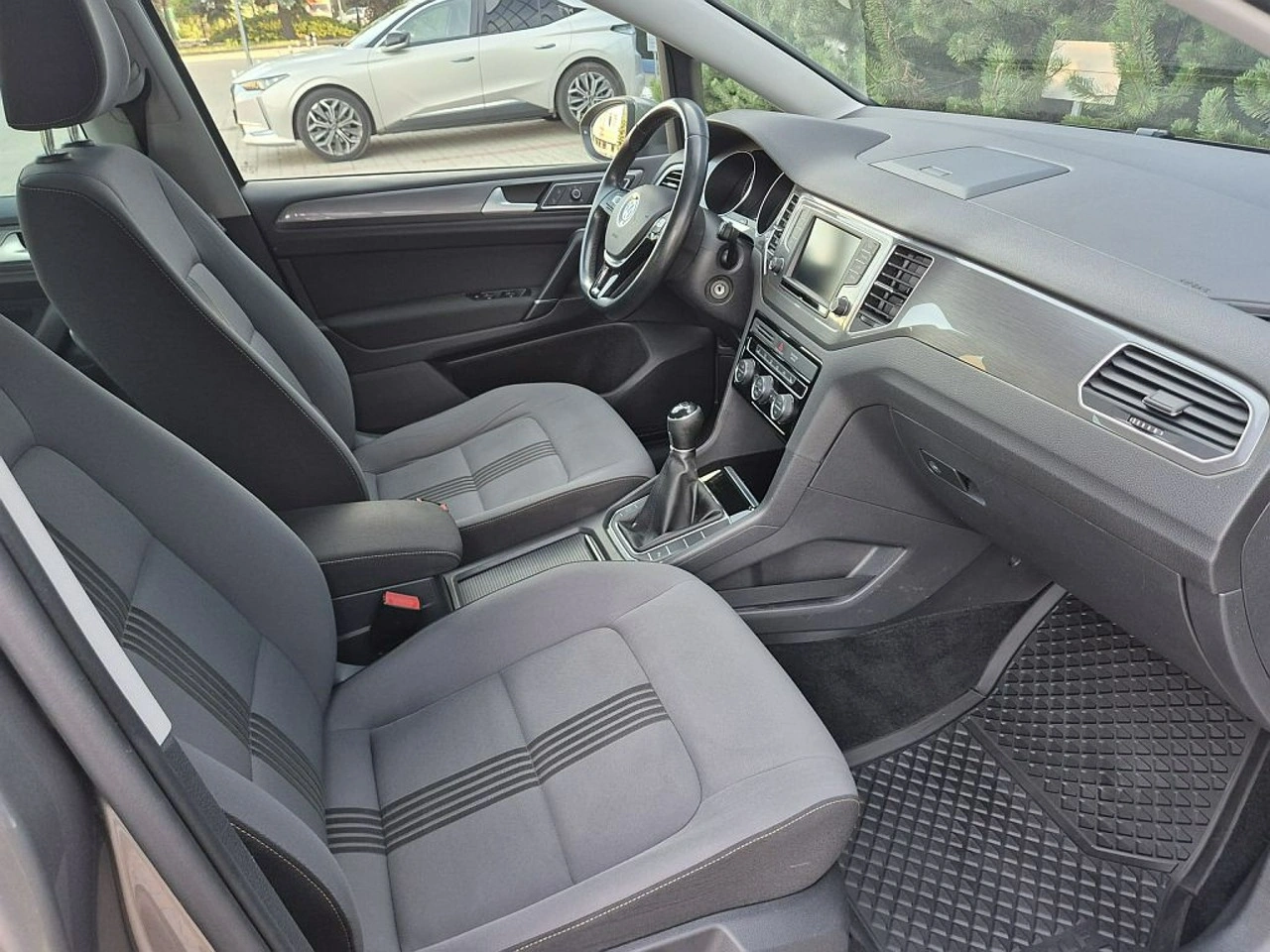 Volkswagen Golf Sportsvan - Zdjęcie 5