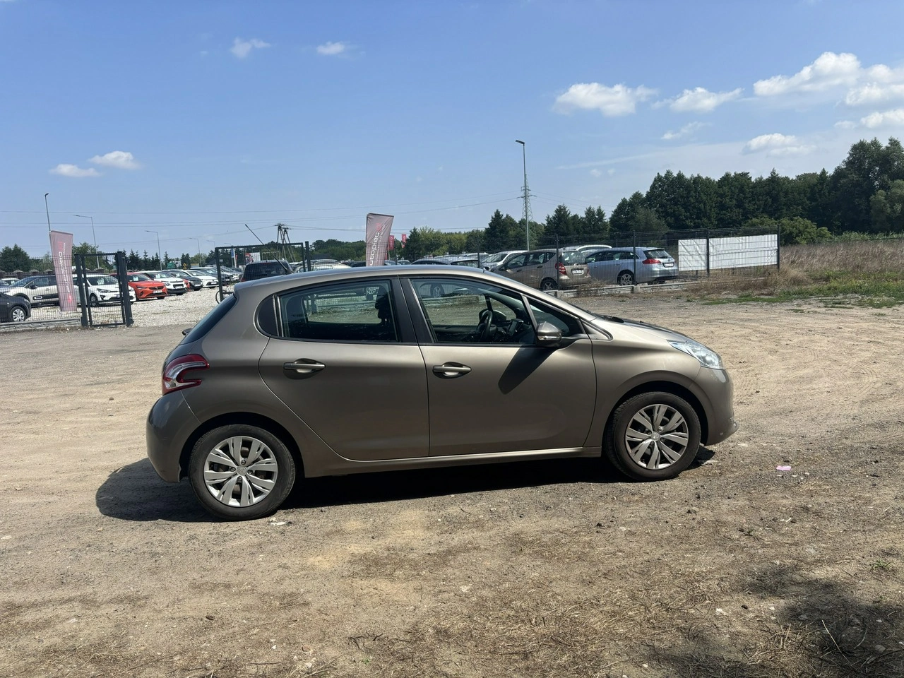 Peugeot 208 - Zdjęcie 11