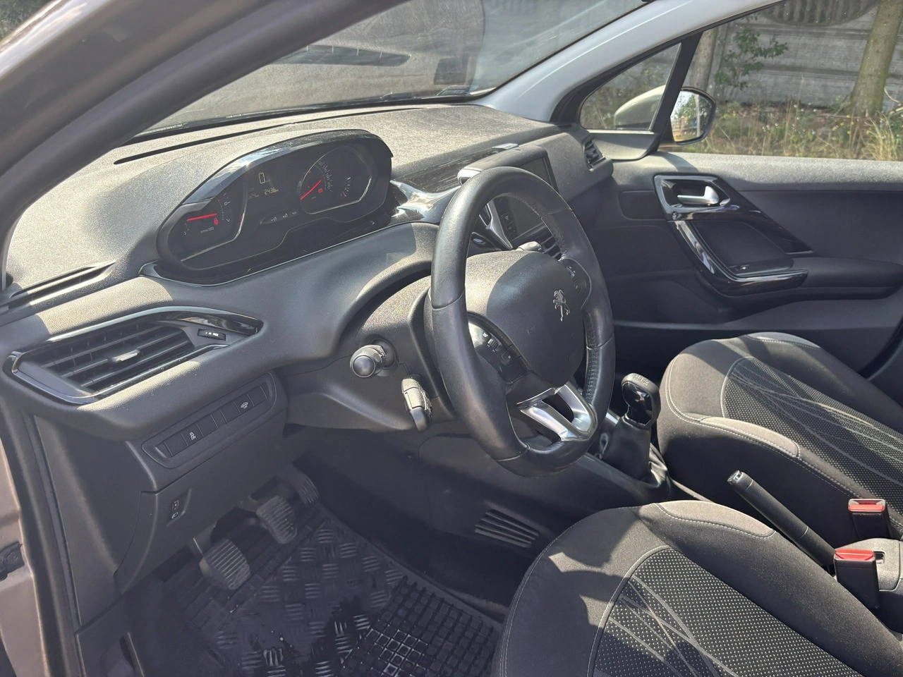 Peugeot 208 - Zdjęcie 16