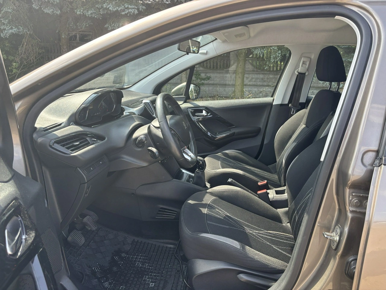 Peugeot 208 - Zdjęcie 17