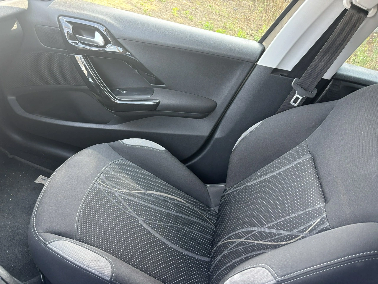 Peugeot 208 - Zdjęcie 25