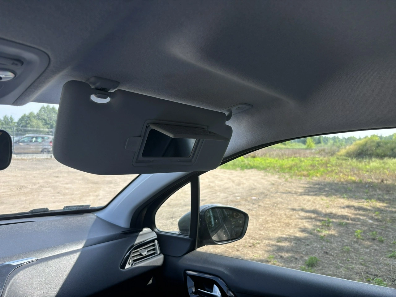 Peugeot 208 - Zdjęcie 27