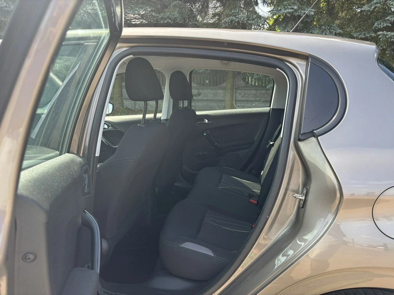 Peugeot 208 - Zdjęcie 29
