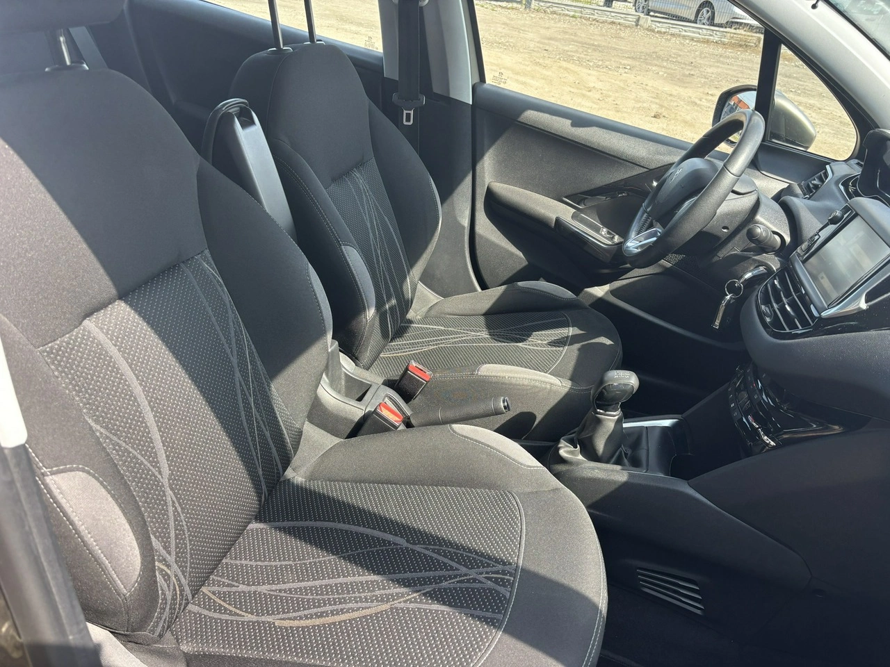 Peugeot 208 - Zdjęcie 37