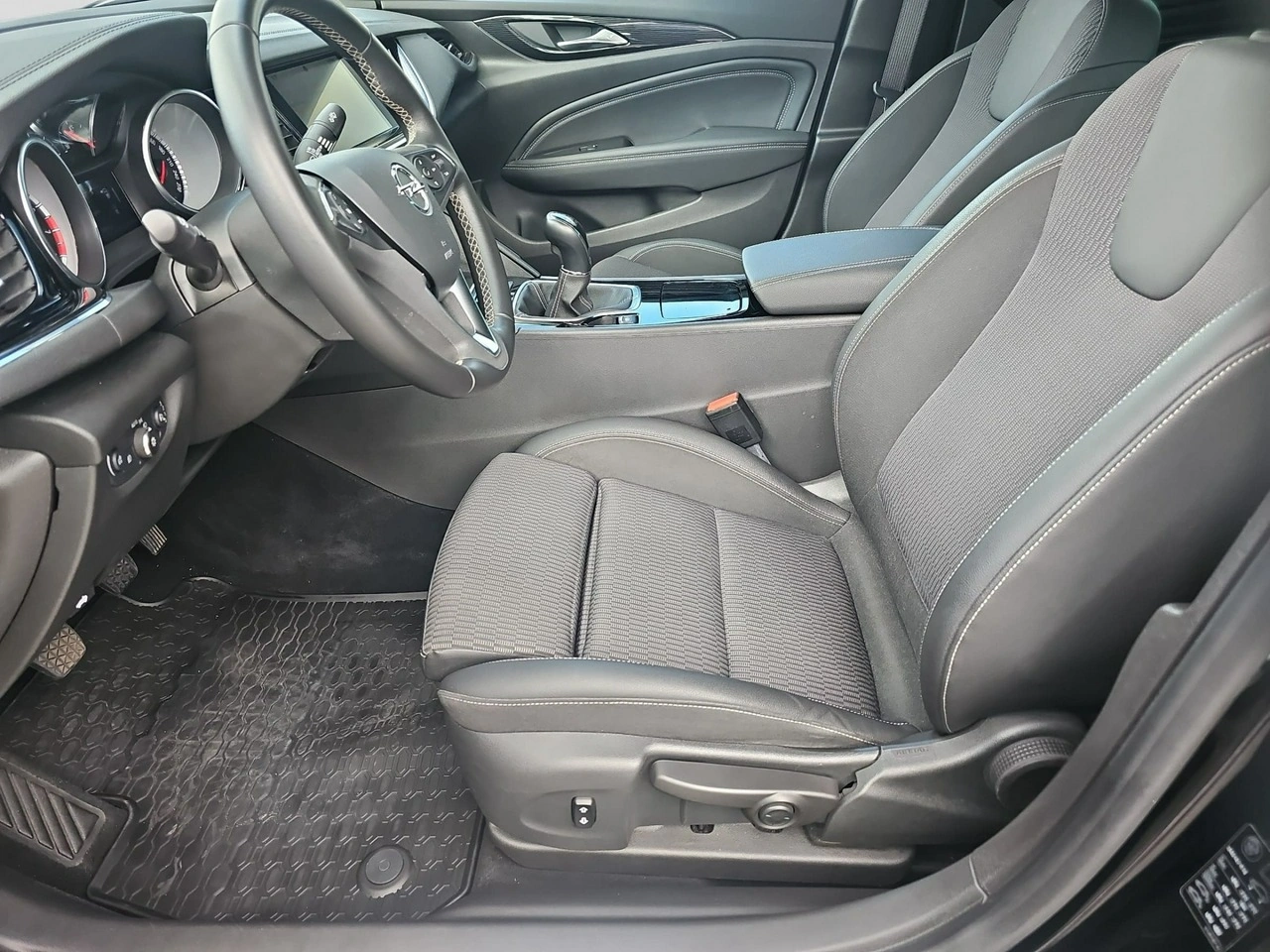Opel Insignia - Zdjęcie 18