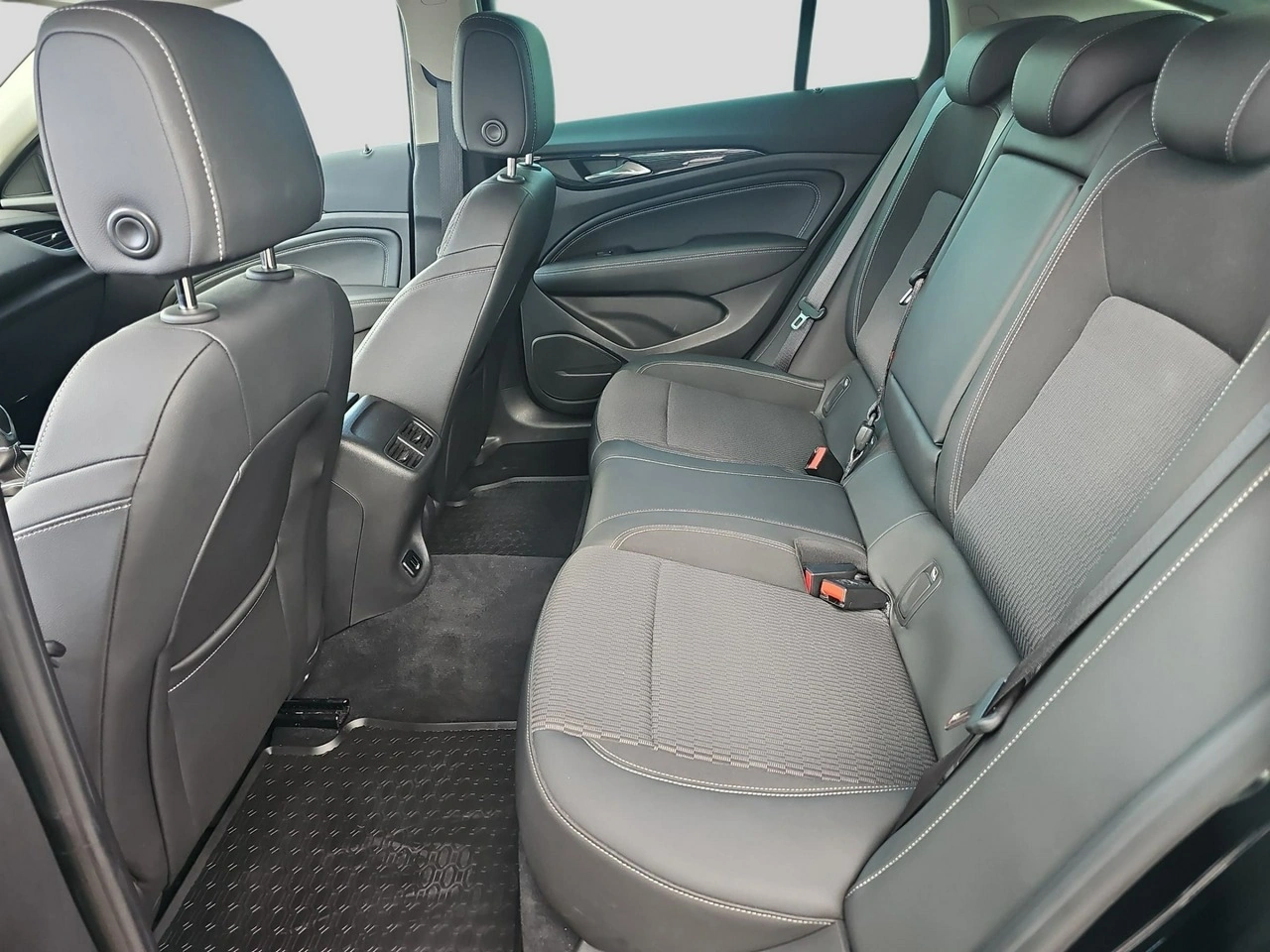 Opel Insignia - Zdjęcie 19