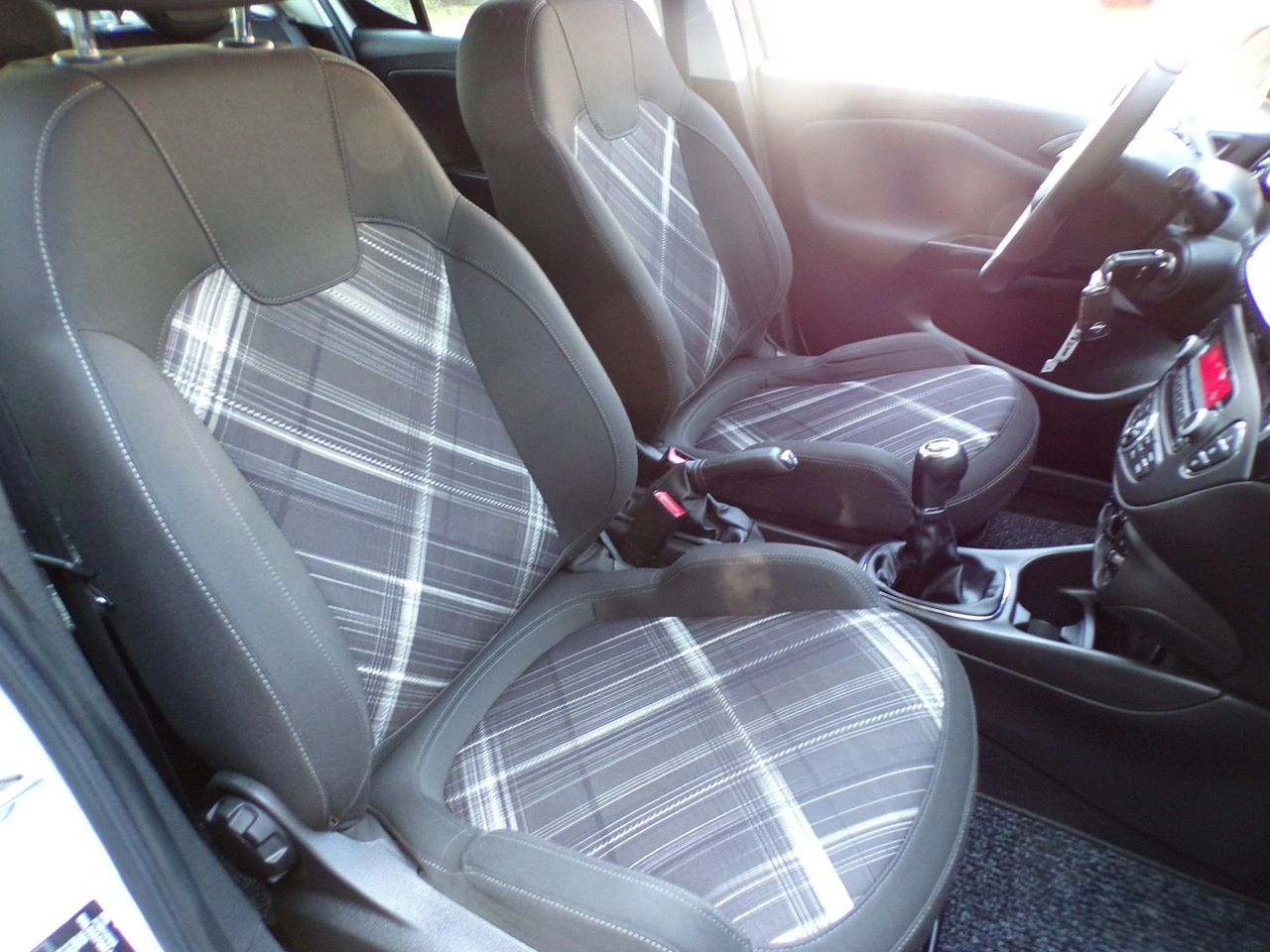 Opel Corsa - Zdjęcie 22