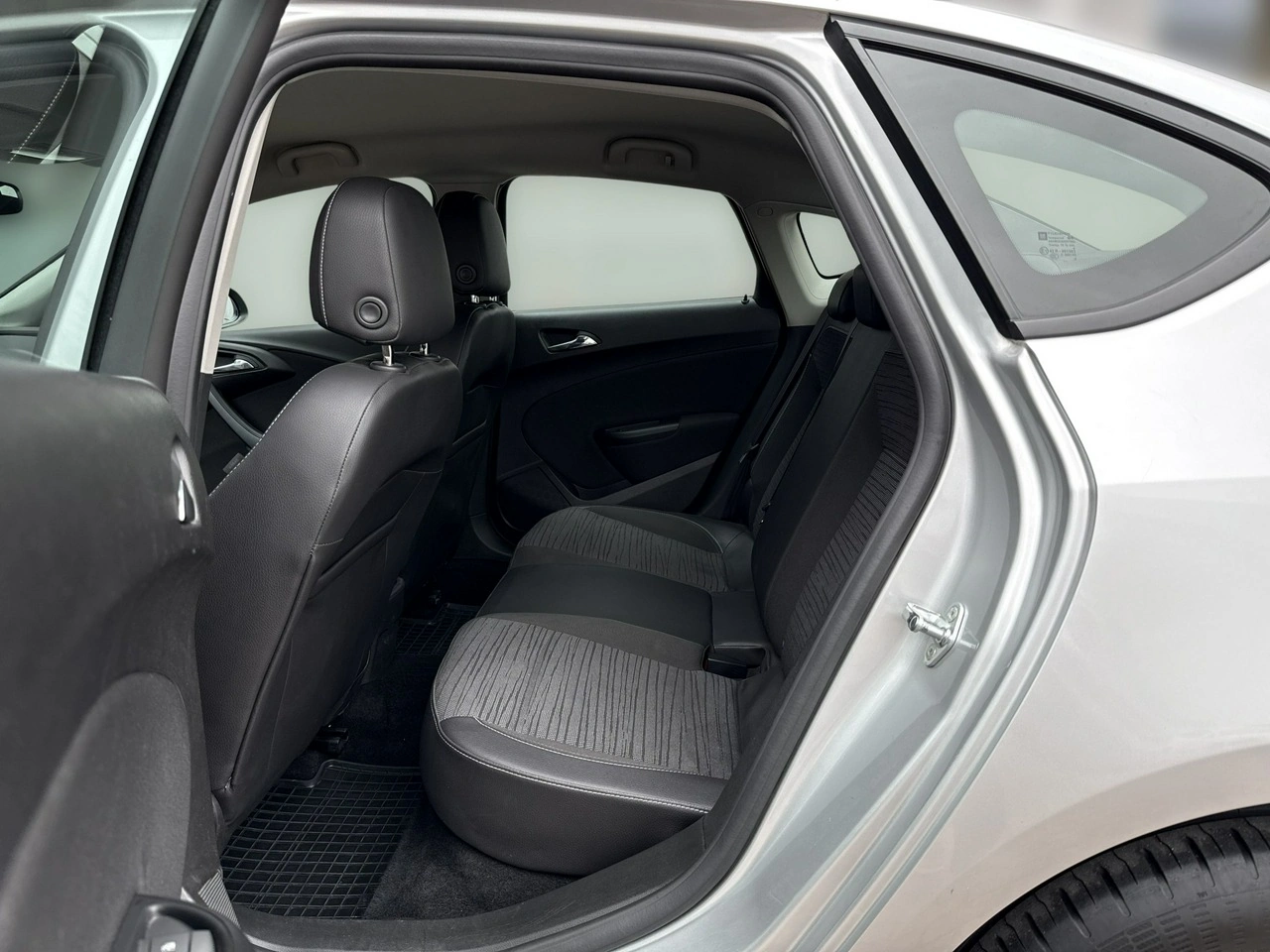 Opel Astra - Zdjęcie 22