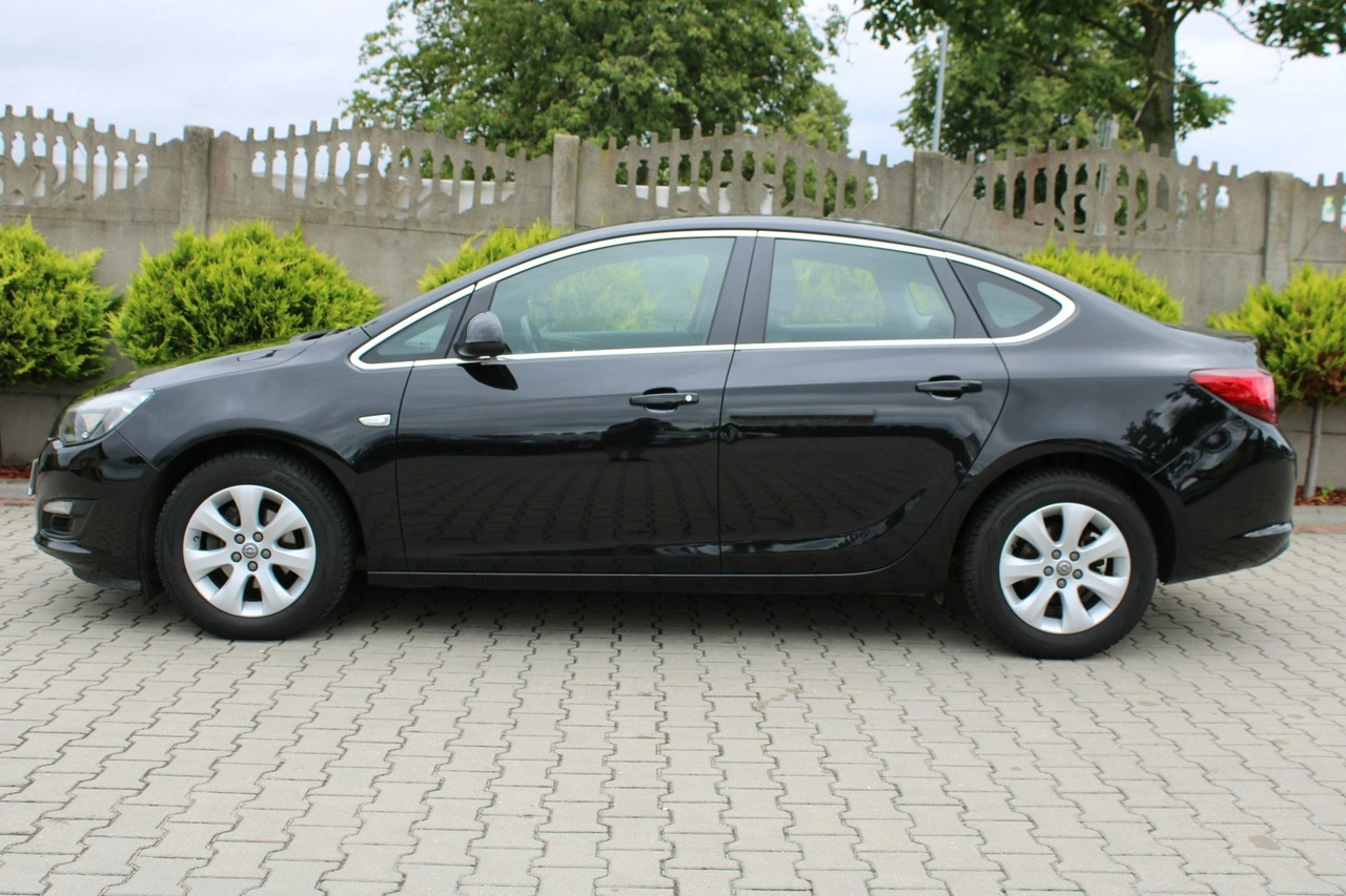 Opel Astra - Zdjęcie 4