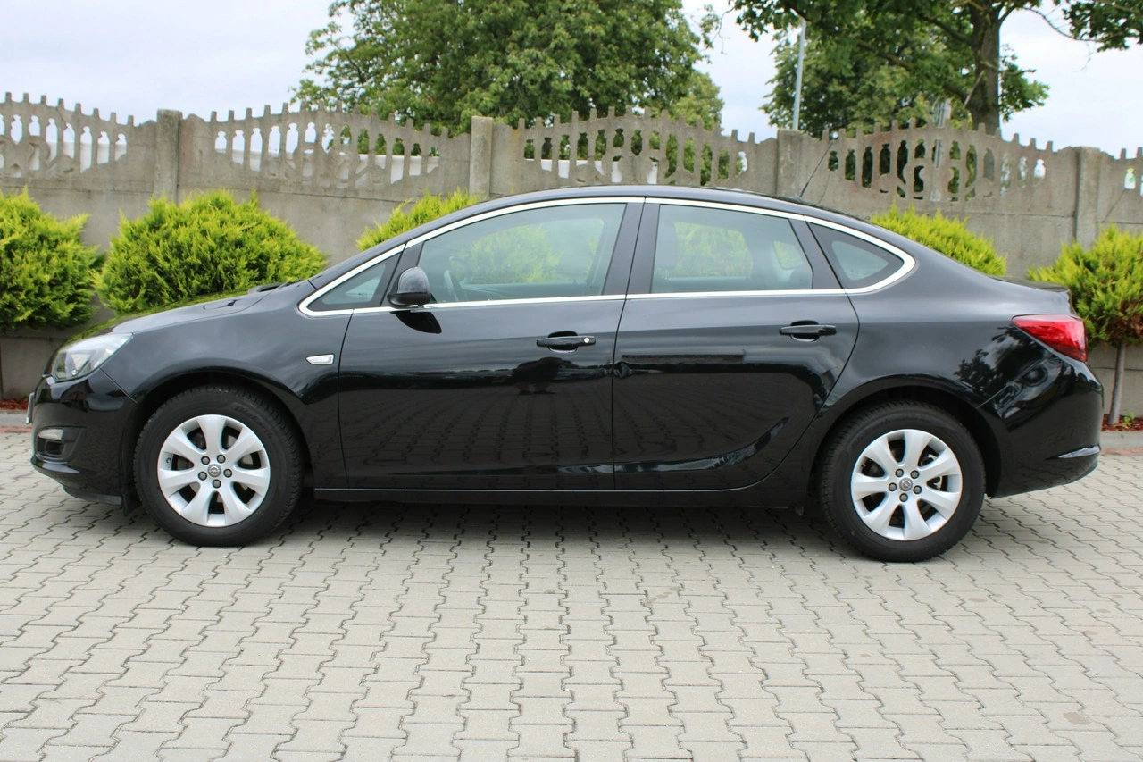 Opel Astra - Zdjęcie 10