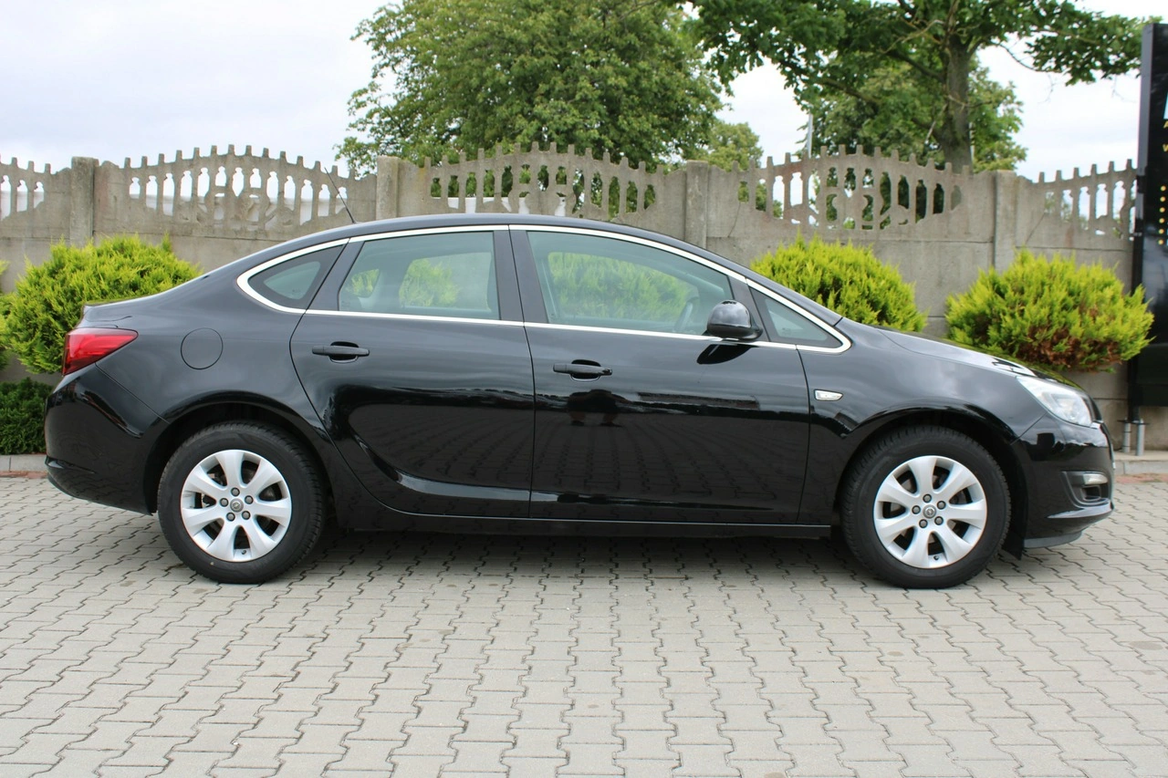 Opel Astra - Zdjęcie 3