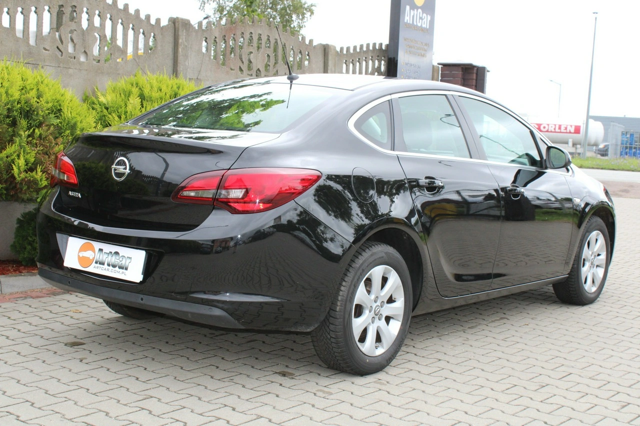 Opel Astra - Zdjęcie 14