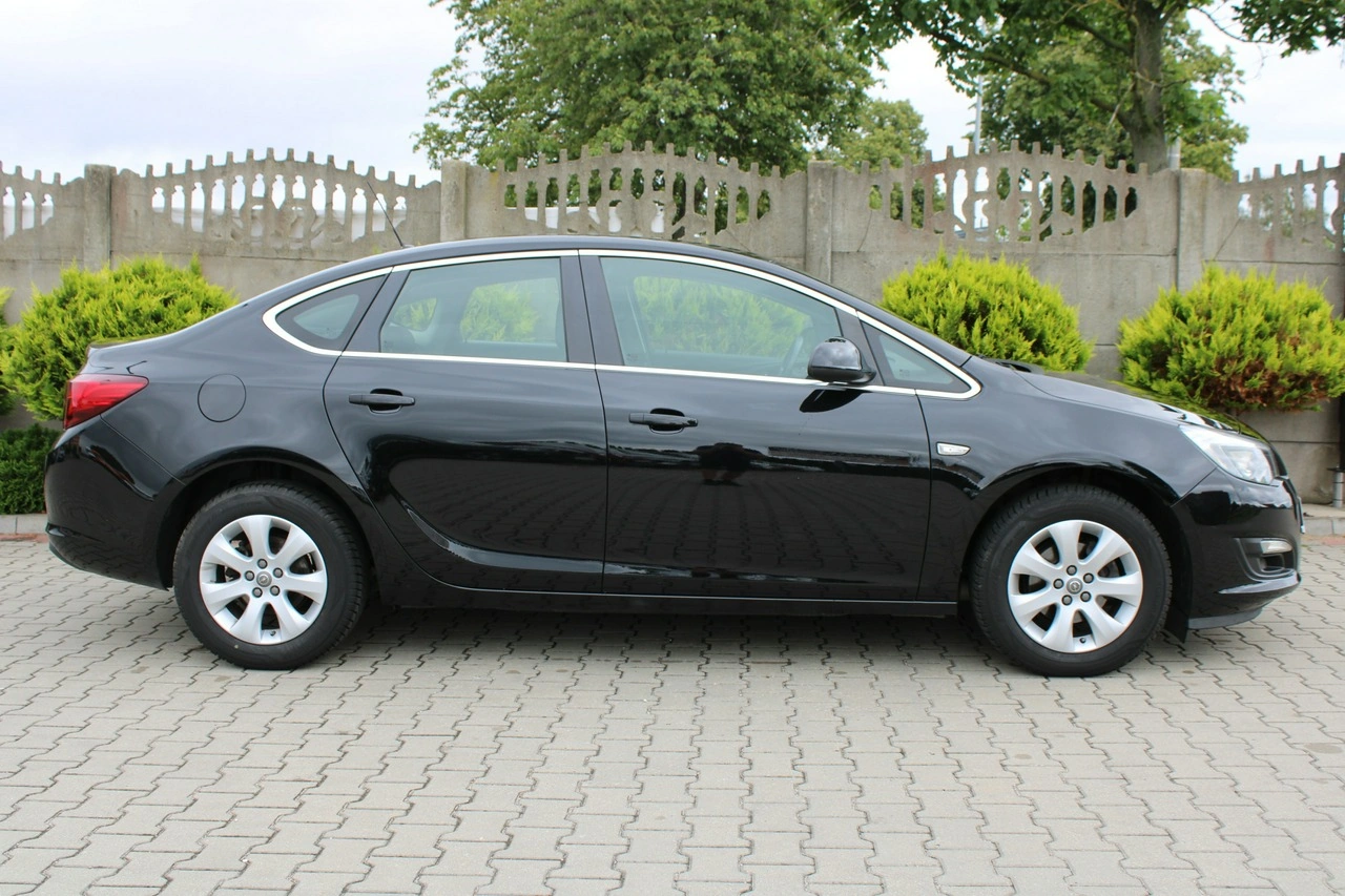 Opel Astra - Zdjęcie 9