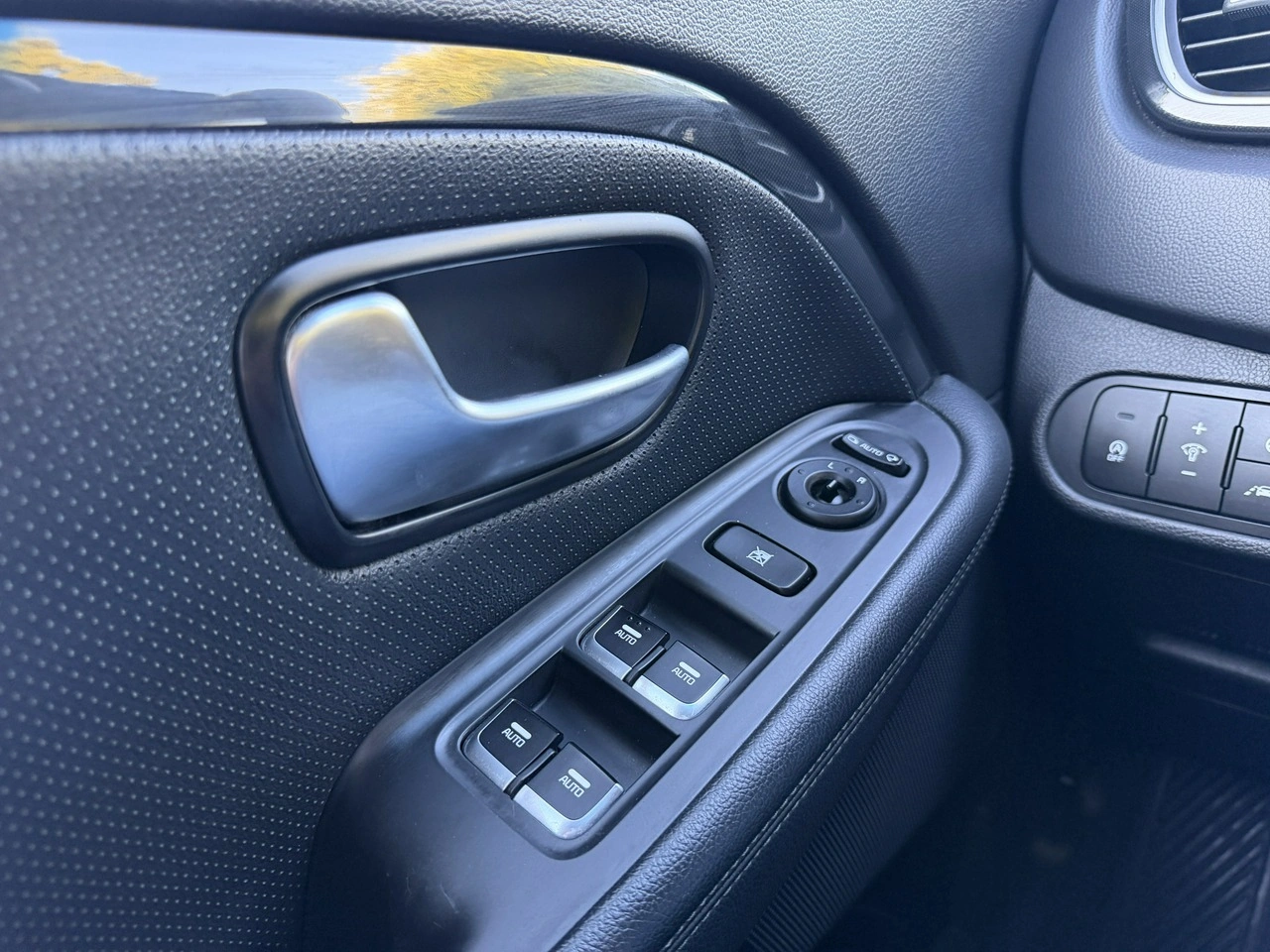 Kia Carens - Zdjęcie 17