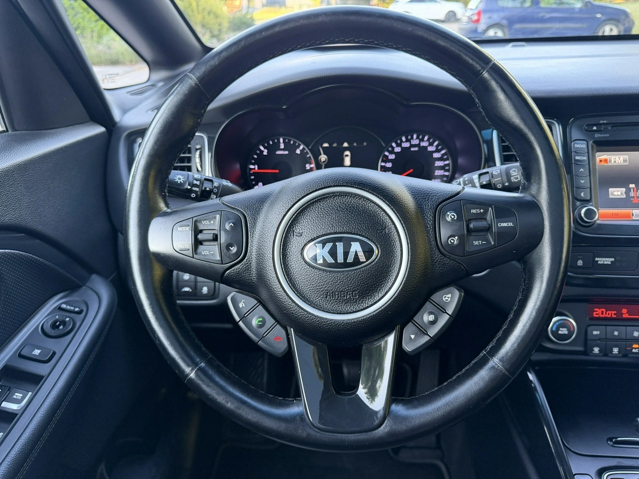 Kia Carens - Zdjęcie 8