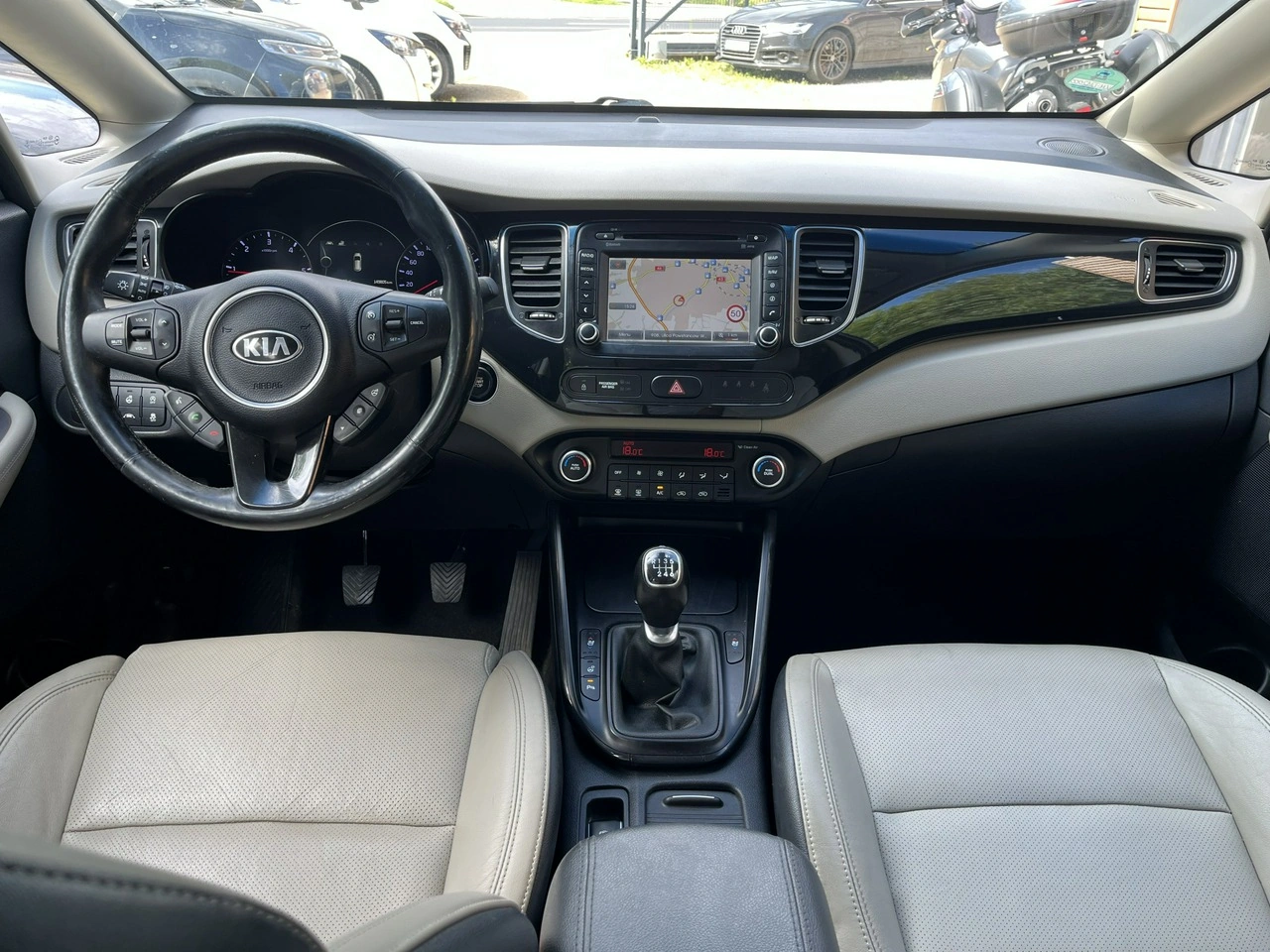 Kia Carens - Zdjęcie 10