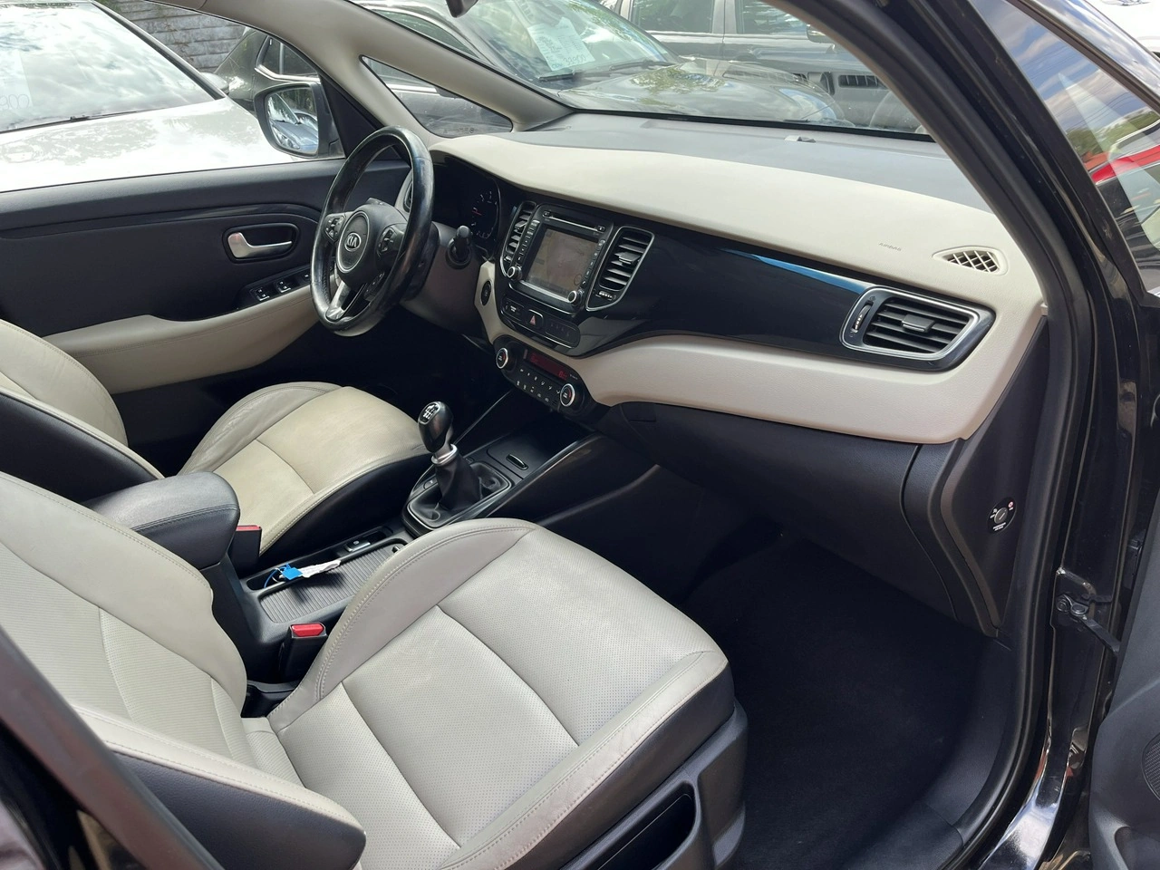 Kia Carens - Zdjęcie 17