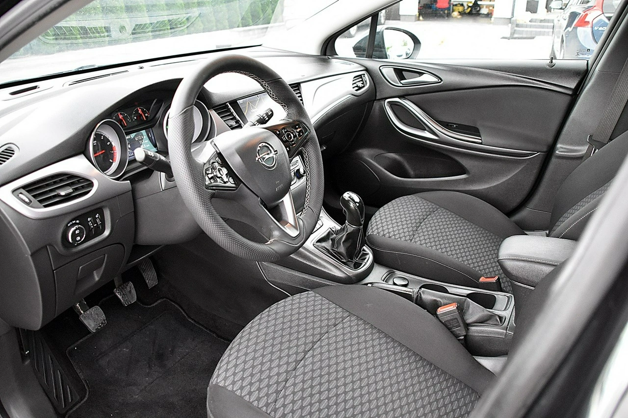 Opel Astra - Zdjęcie 4