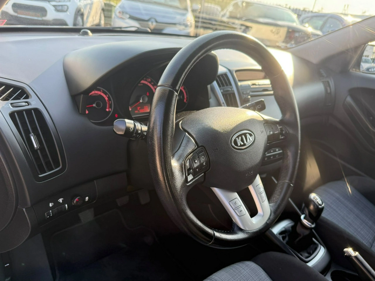 Kia Ceed - Zdjęcie 27