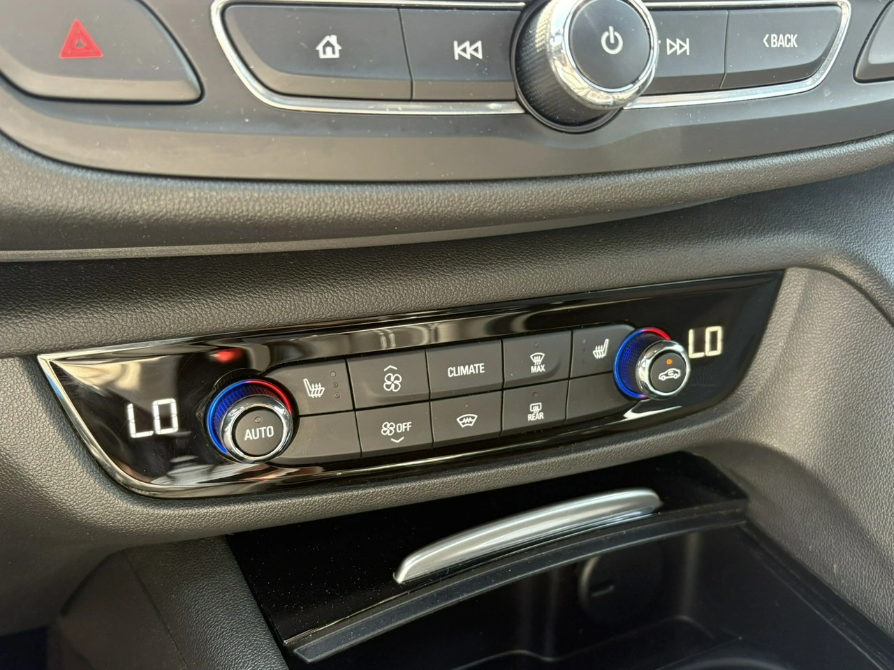Opel Insignia - Zdjęcie 24