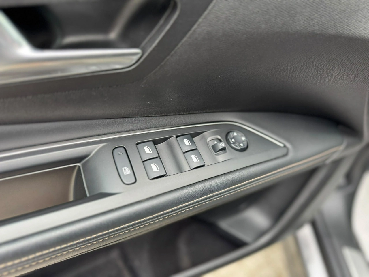 Peugeot 5008 - Zdjęcie 24