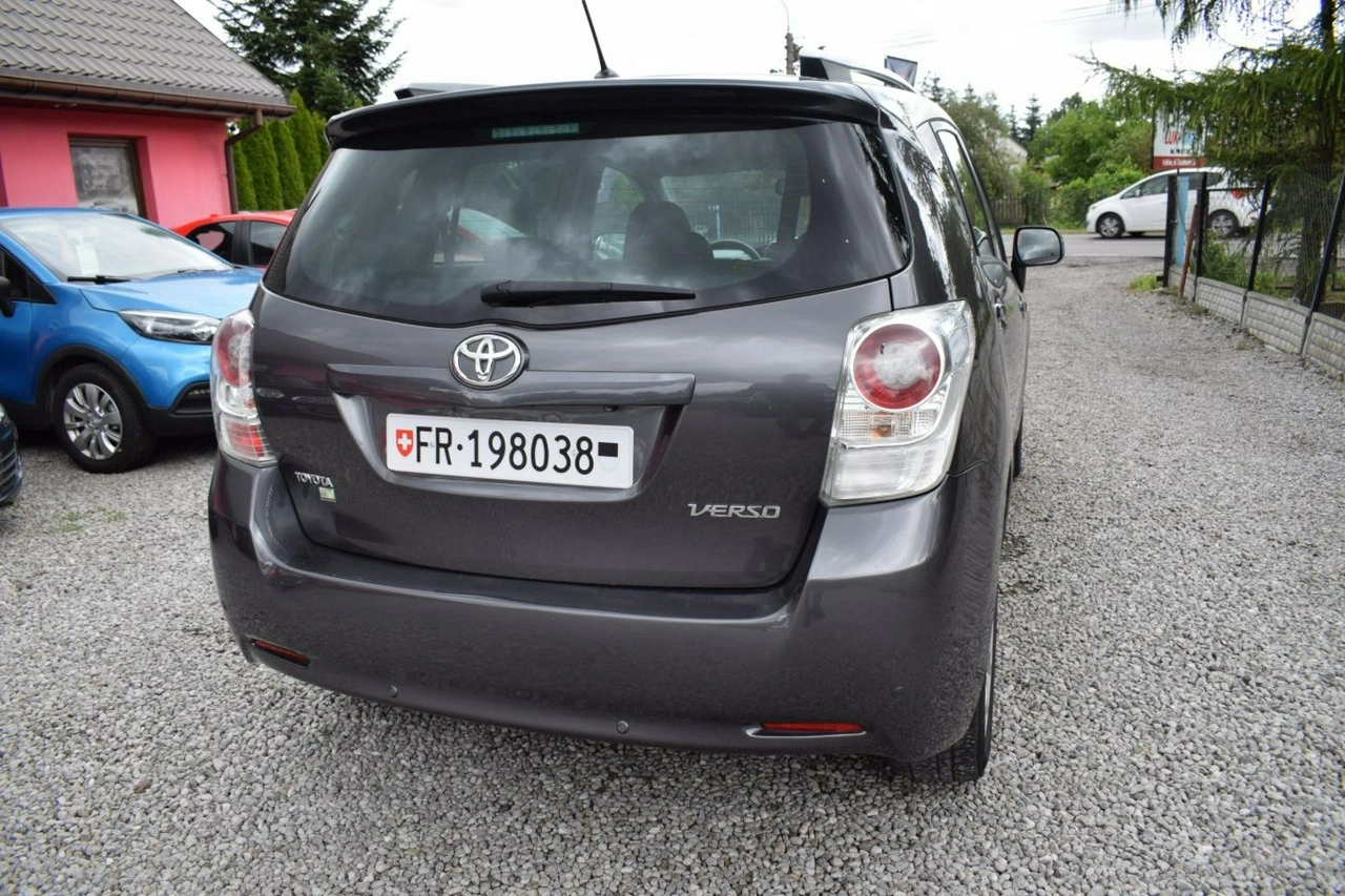 Toyota Verso - Zdjęcie 2