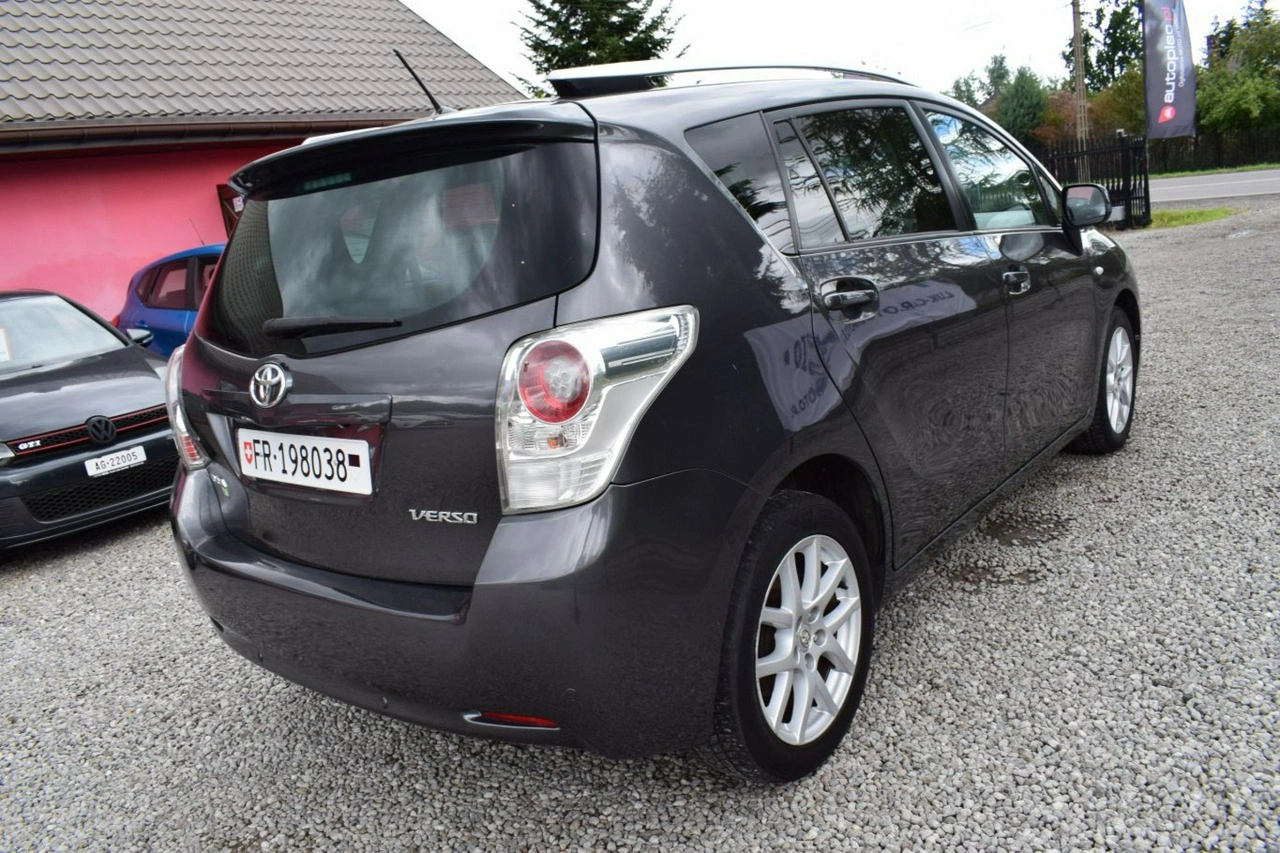 Toyota Verso - Zdjęcie 3