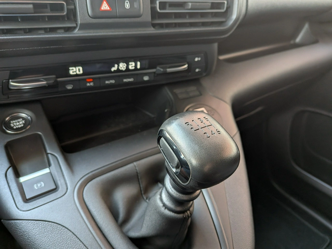 Peugeot Partner - Zdjęcie 21