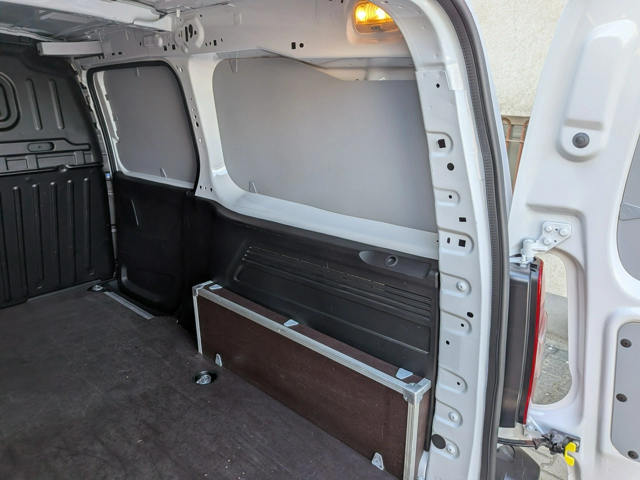 Peugeot Partner - Zdjęcie 27