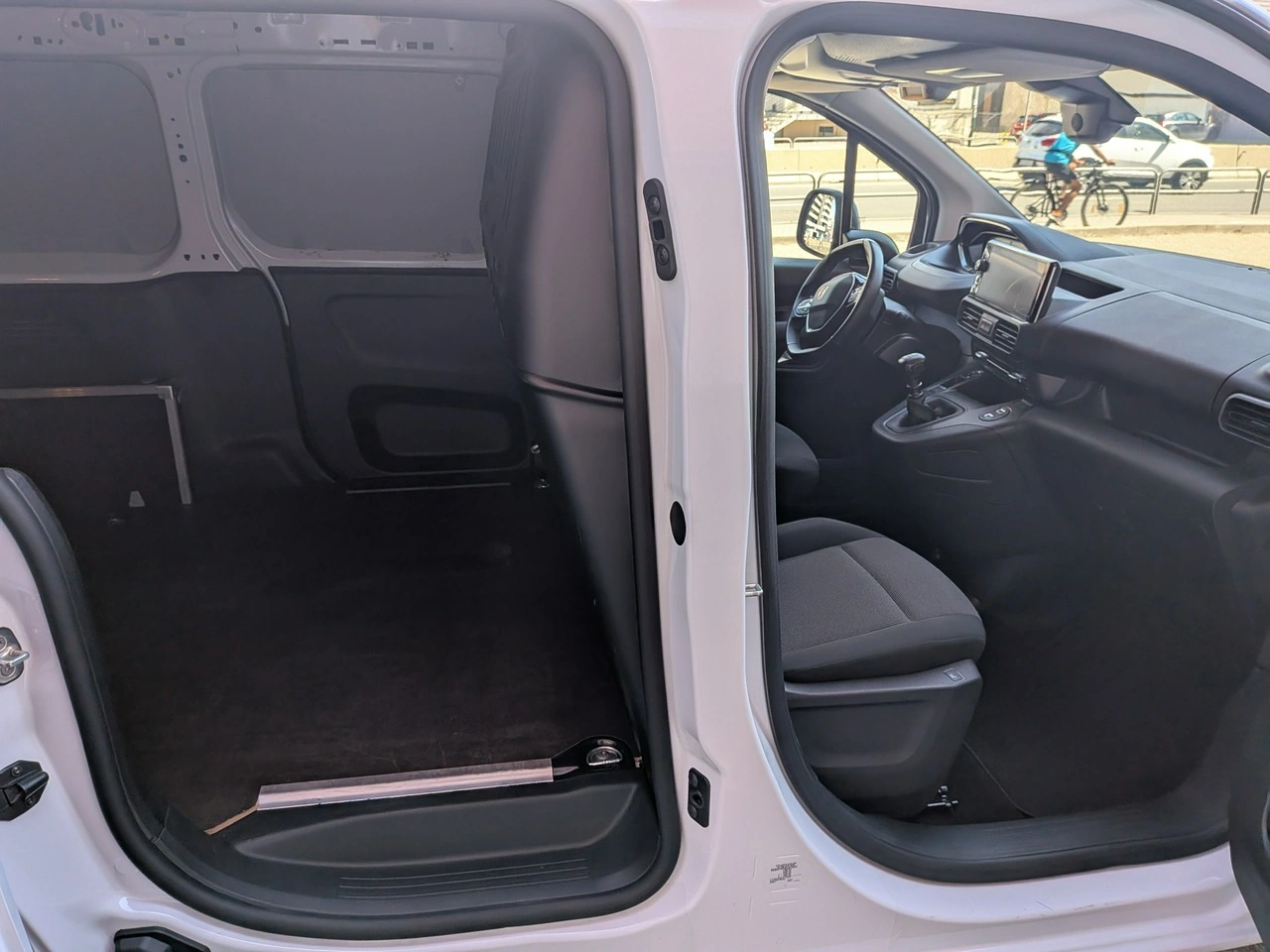 Peugeot Partner - Zdjęcie 28