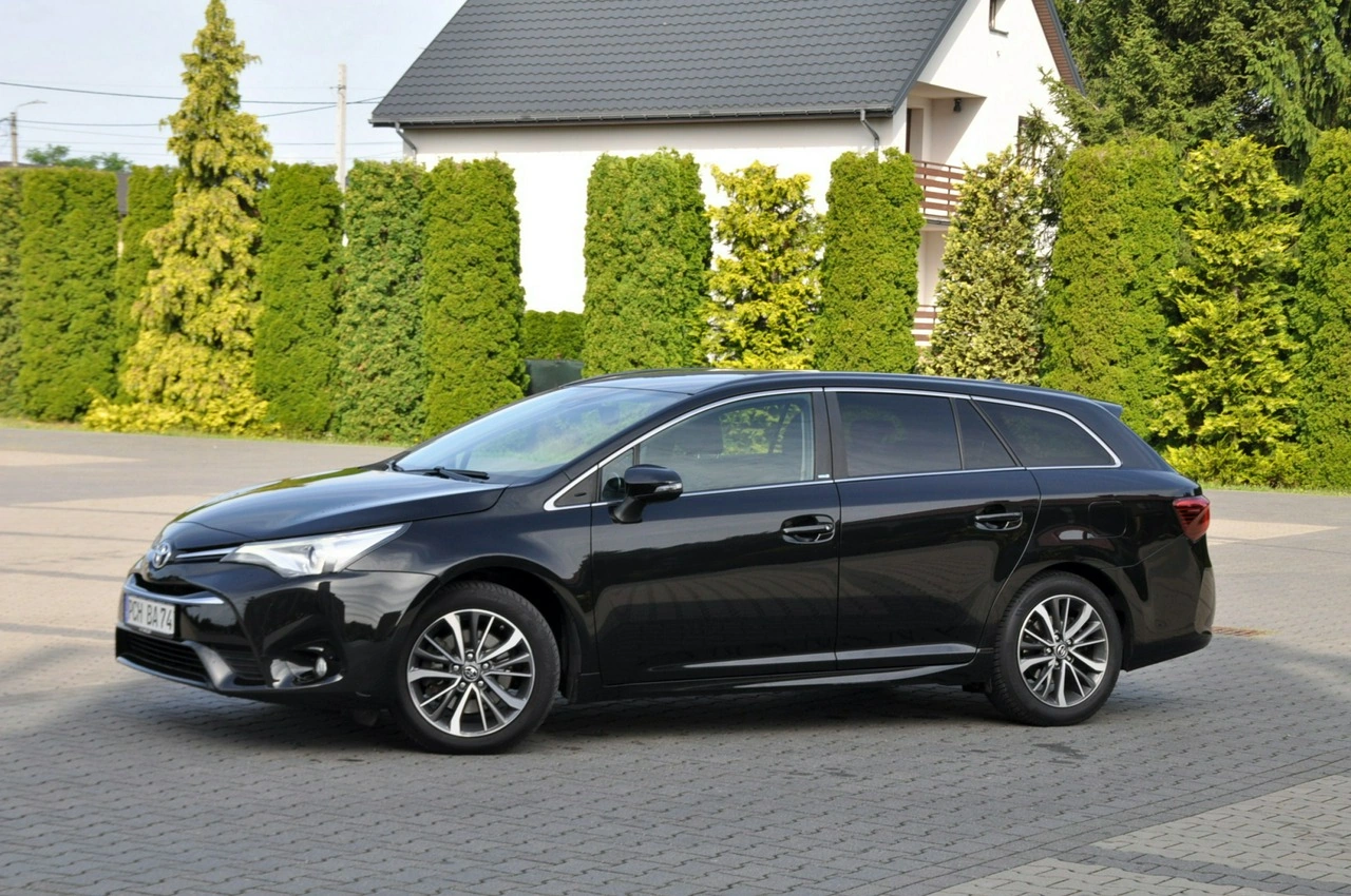 Toyota Avensis - Zdjęcie 10