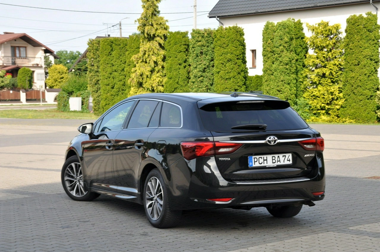 Toyota Avensis - Zdjęcie 13