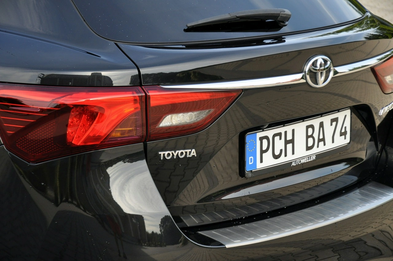 Toyota Avensis - Zdjęcie 15