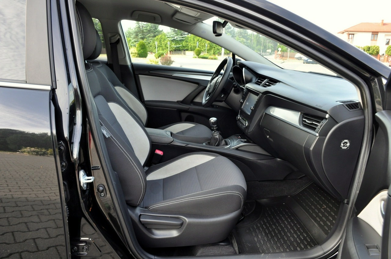Toyota Avensis - Zdjęcie 16