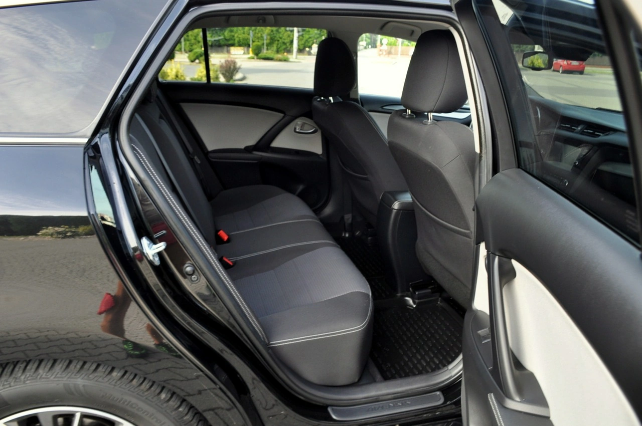 Toyota Avensis - Zdjęcie 18