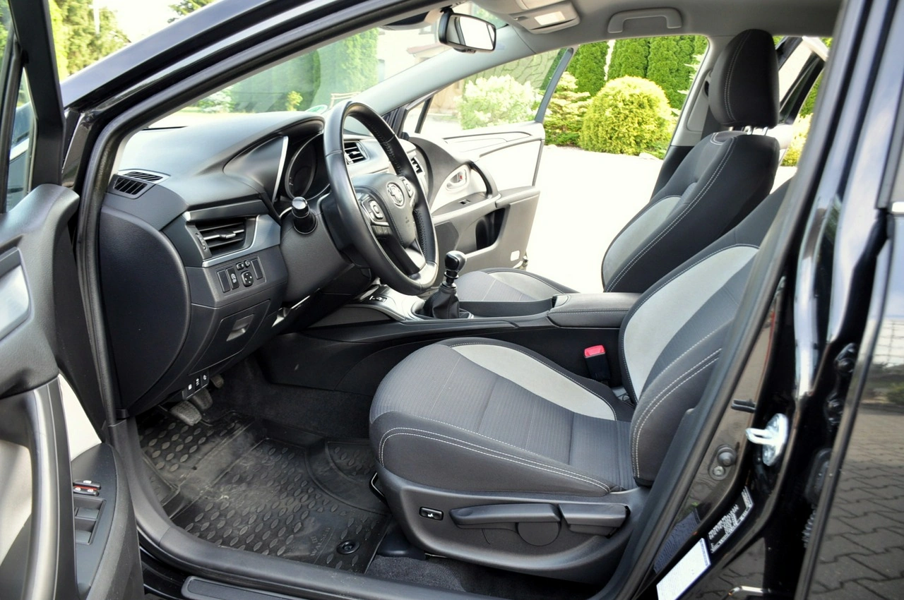 Toyota Avensis - Zdjęcie 20
