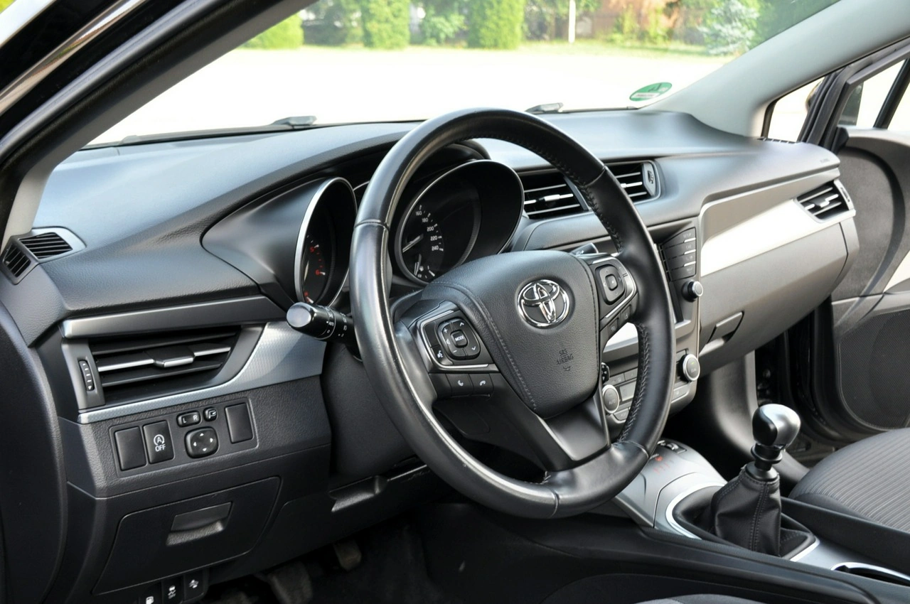 Toyota Avensis - Zdjęcie 21