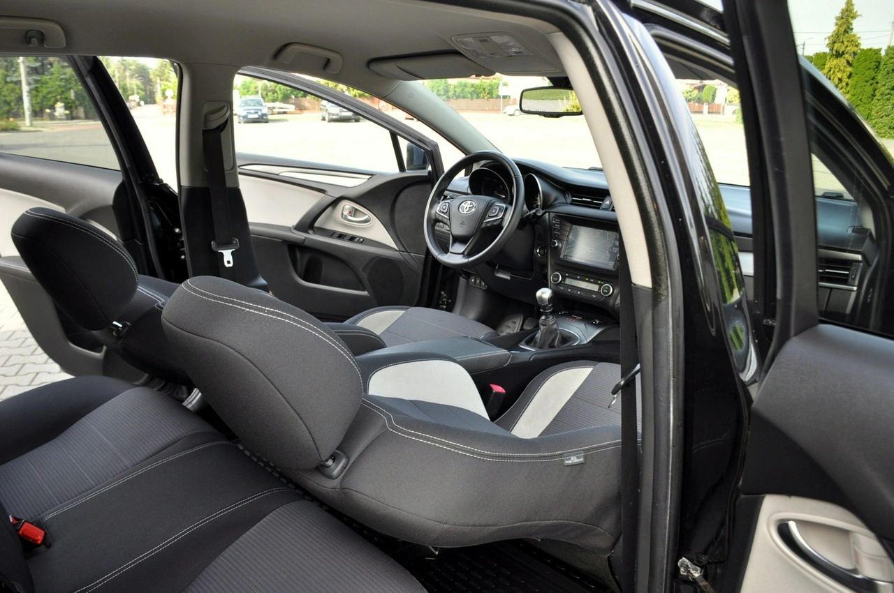 Toyota Avensis - Zdjęcie 22