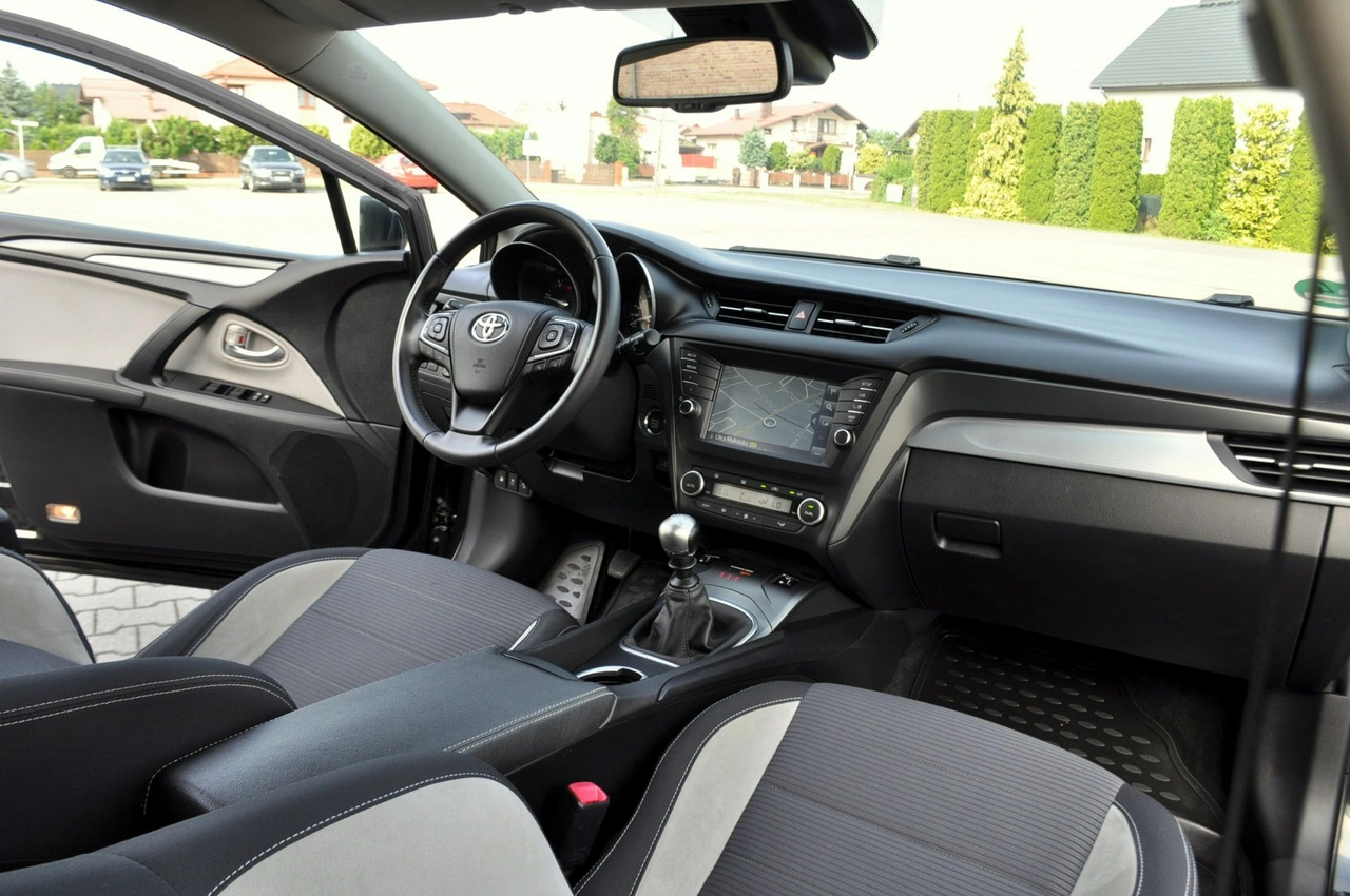 Toyota Avensis - Zdjęcie 23