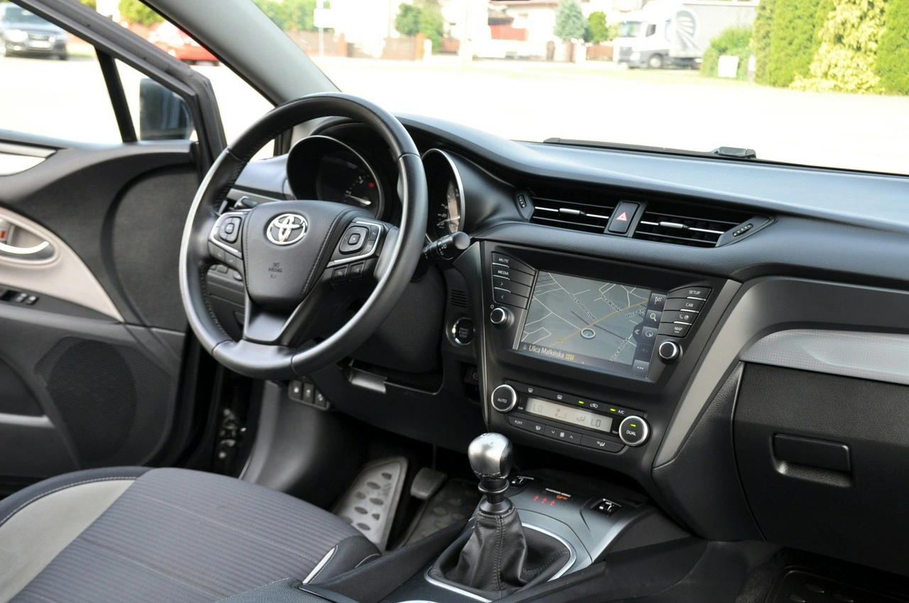 Toyota Avensis - Zdjęcie 24