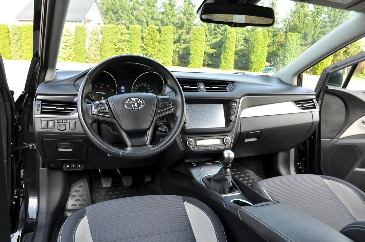 Toyota Avensis - Zdjęcie 27