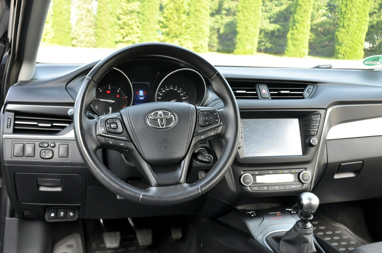 Toyota Avensis - Zdjęcie 28