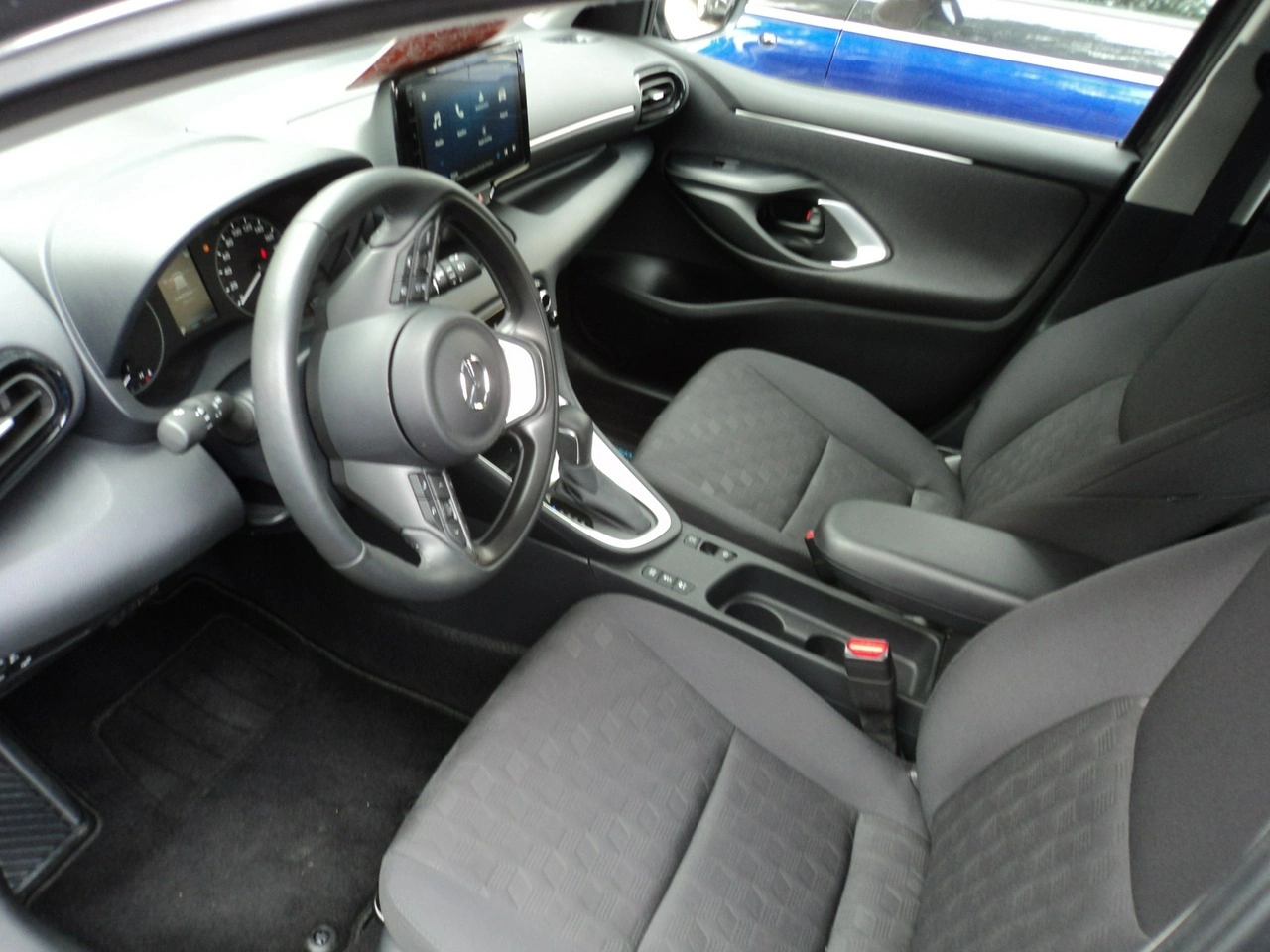 Mazda 2 Hybrid - Zdjęcie 9